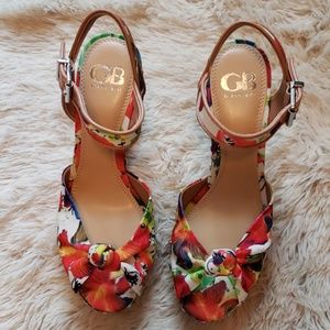 NWT Gianni Bini | Floral Platform Heels